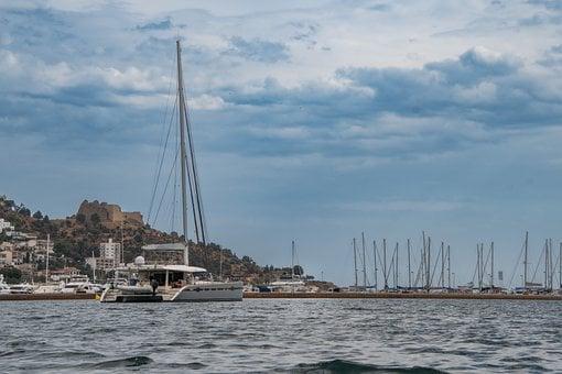 Consider a Luxury Catamaran Charter in Greece for Your Trip