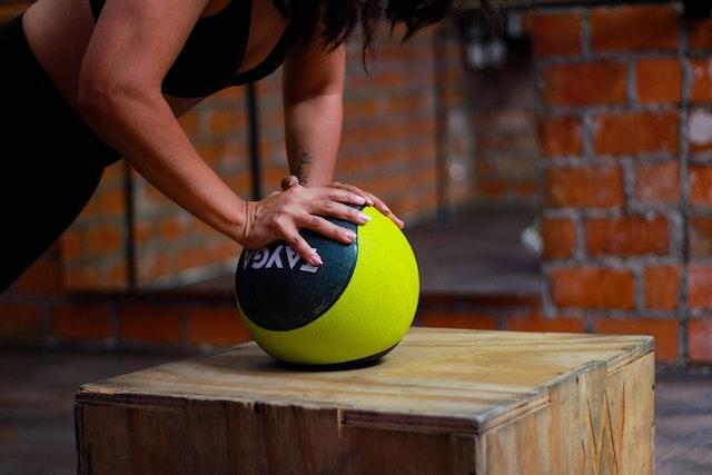 slam-ball-exercises-benefits-to-power-up-your-workout-2023