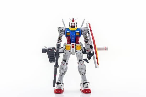 Gundam RX-78-2 MASTER GRADE model. Bangkok, Thailand - October 10, 2015: Closeup Gundam RX-78-2 Master Grade model 1/100 on white background. Gundam plastic model from Sunrise's anime series Mobile Suit Gundam.  Bandai Real Grade Unicorn Gundam Model Kit stock pictures, royalty-free photos & images