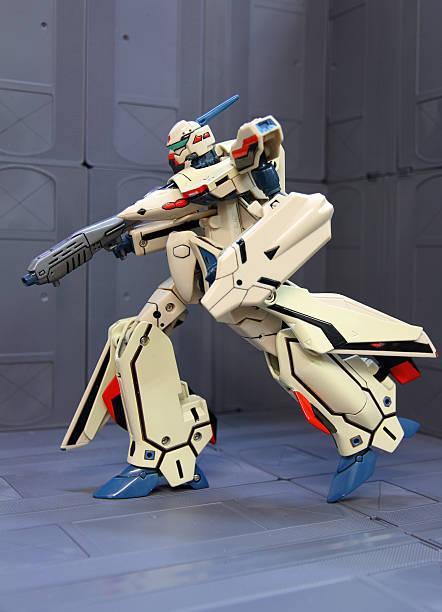 Battle Stance Vancouver, Canada - October 13, 2015: A battloid mode veritech YF-19 fighter from the Macross Plus animated television series. The YF-19 is an experimental weapon piloted by Isamu Dysonand and is at the center of the plot. The model is made by Yamato  Bandai Real Grade Unicorn Gundam Model Kit stock pictures, royalty-free photos & images